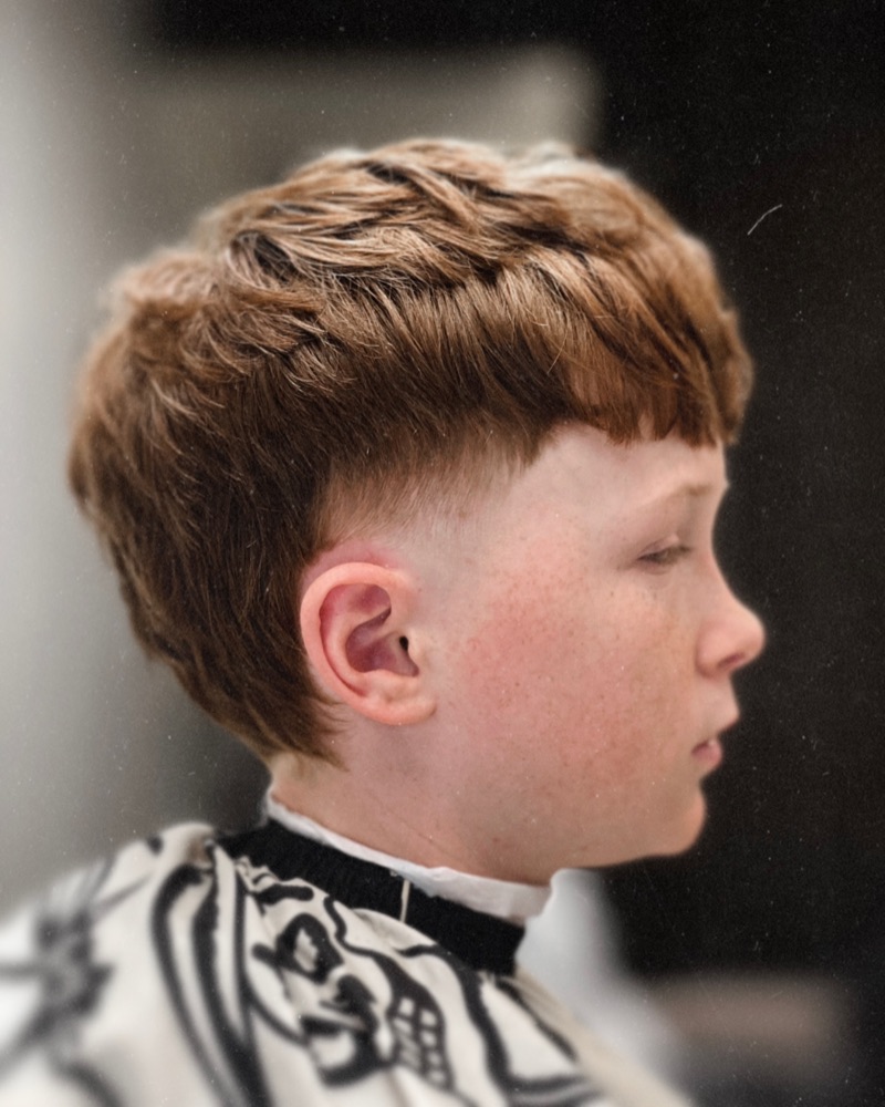 Kids' textured crop with a clean low taper, side profile
